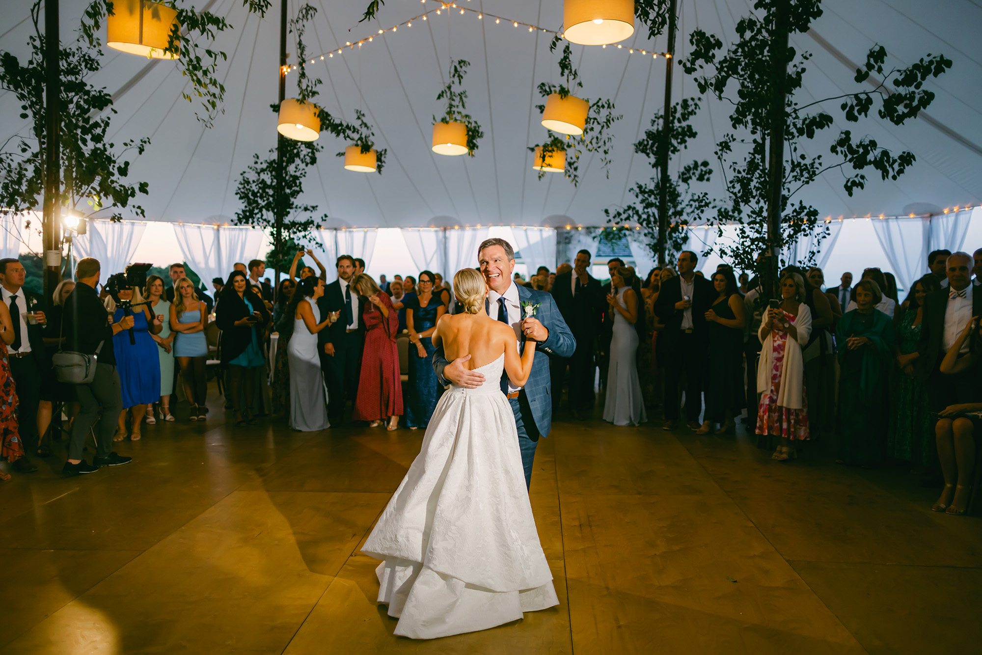 dad and daughter dance at bay view weddings